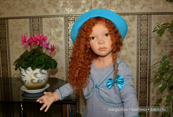 Поселились у меня две подружки