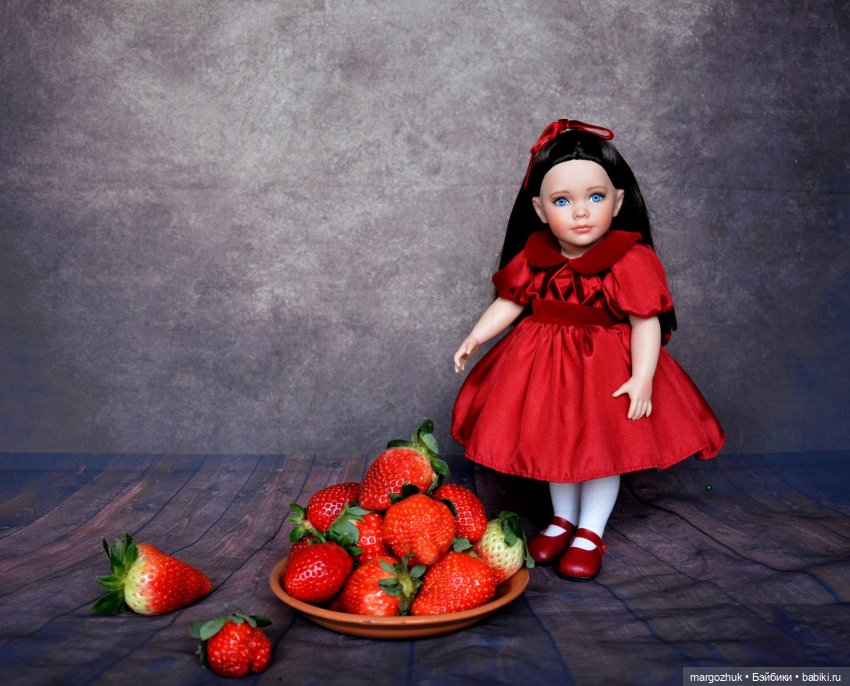 Ягоды, корова и доярка Люся