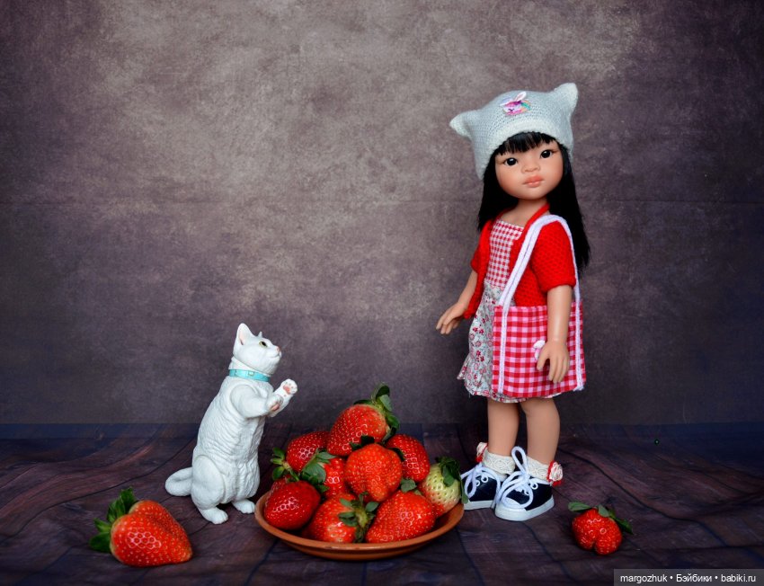 Ягоды, корова и доярка Люся