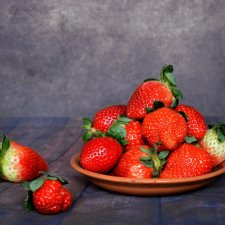 Ягоды, корова и доярка Люся