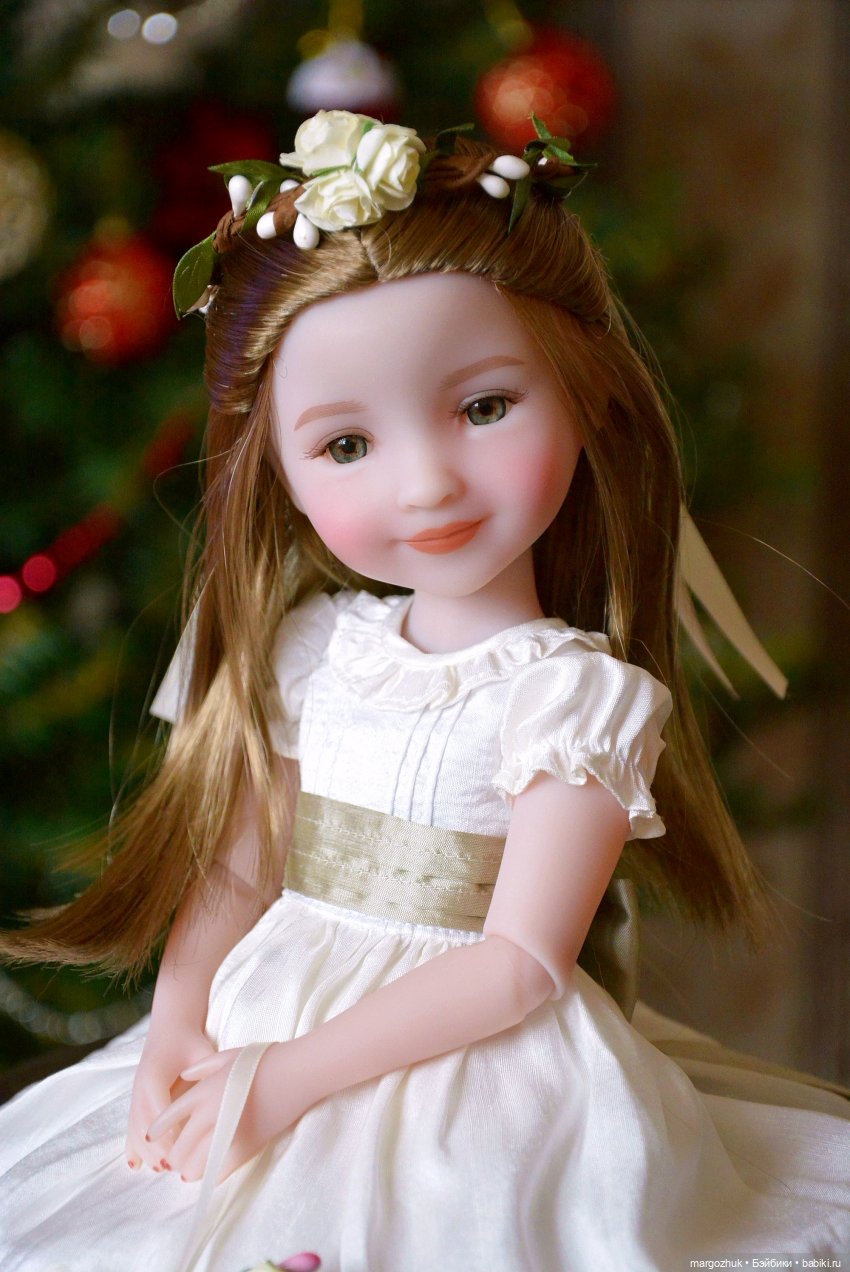 Она настоящая принцесса — Куклы Ruby Red (Руби Ред) Fashion Friends: Siblies (фото 2)