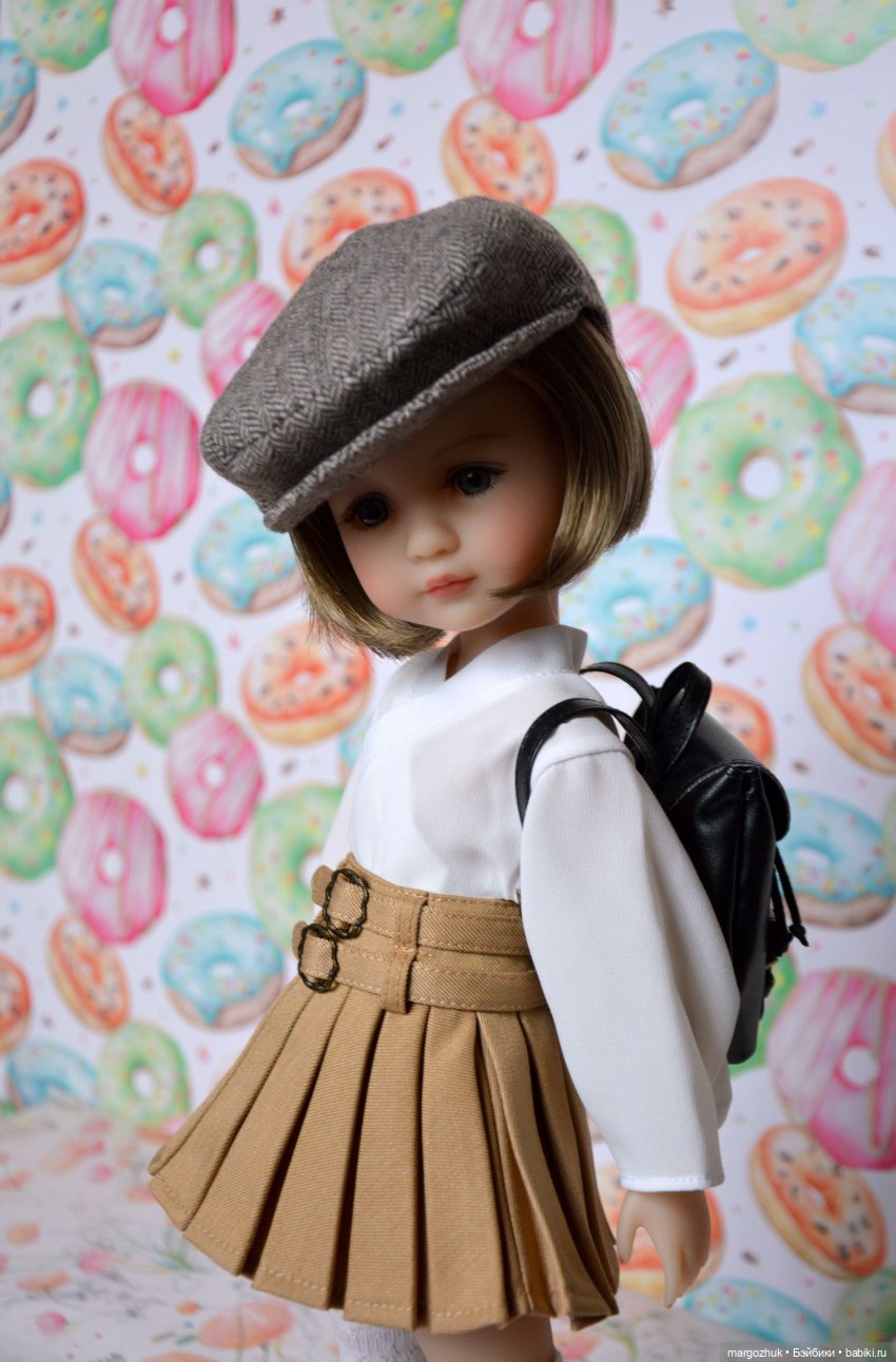 Вероника - девочка с голубыми волосами