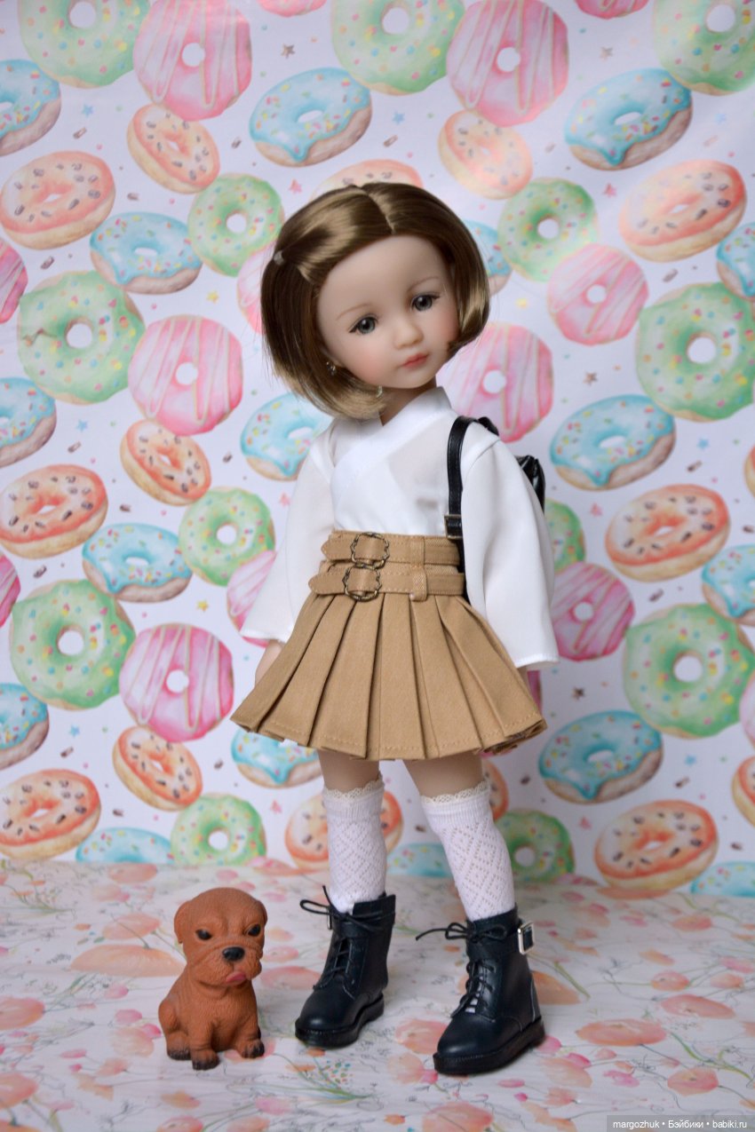 Вероника - девочка с голубыми волосами