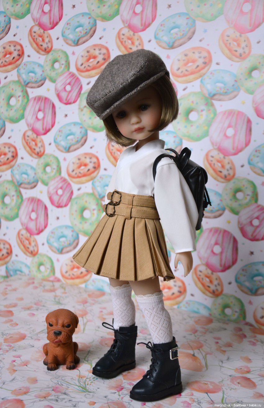 Вероника - девочка с голубыми волосами