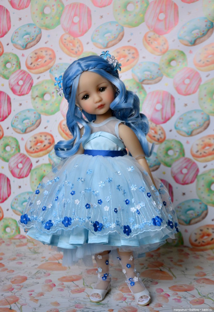 Вероника - девочка с голубыми волосами (фото 4)