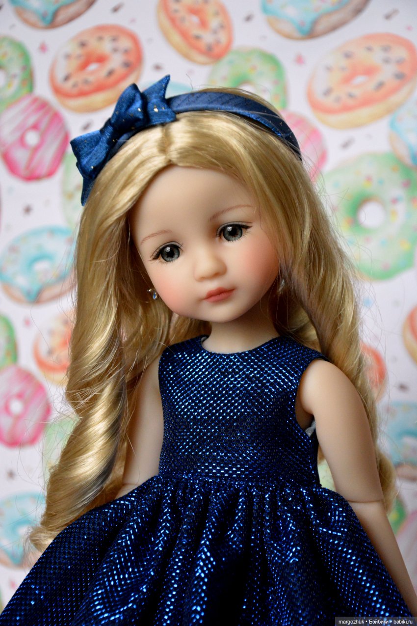 Вероника - девочка с голубыми волосами (фото 6)