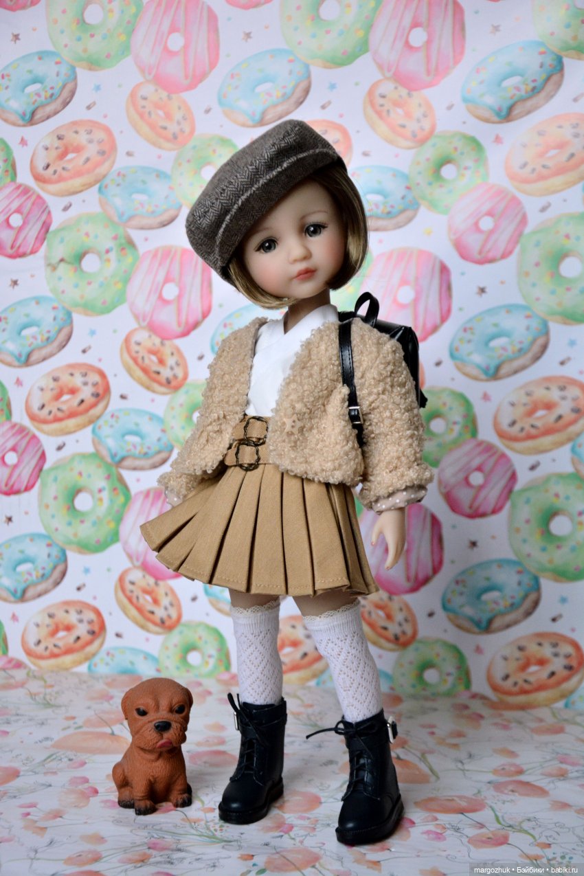 Вероника - девочка с голубыми волосами