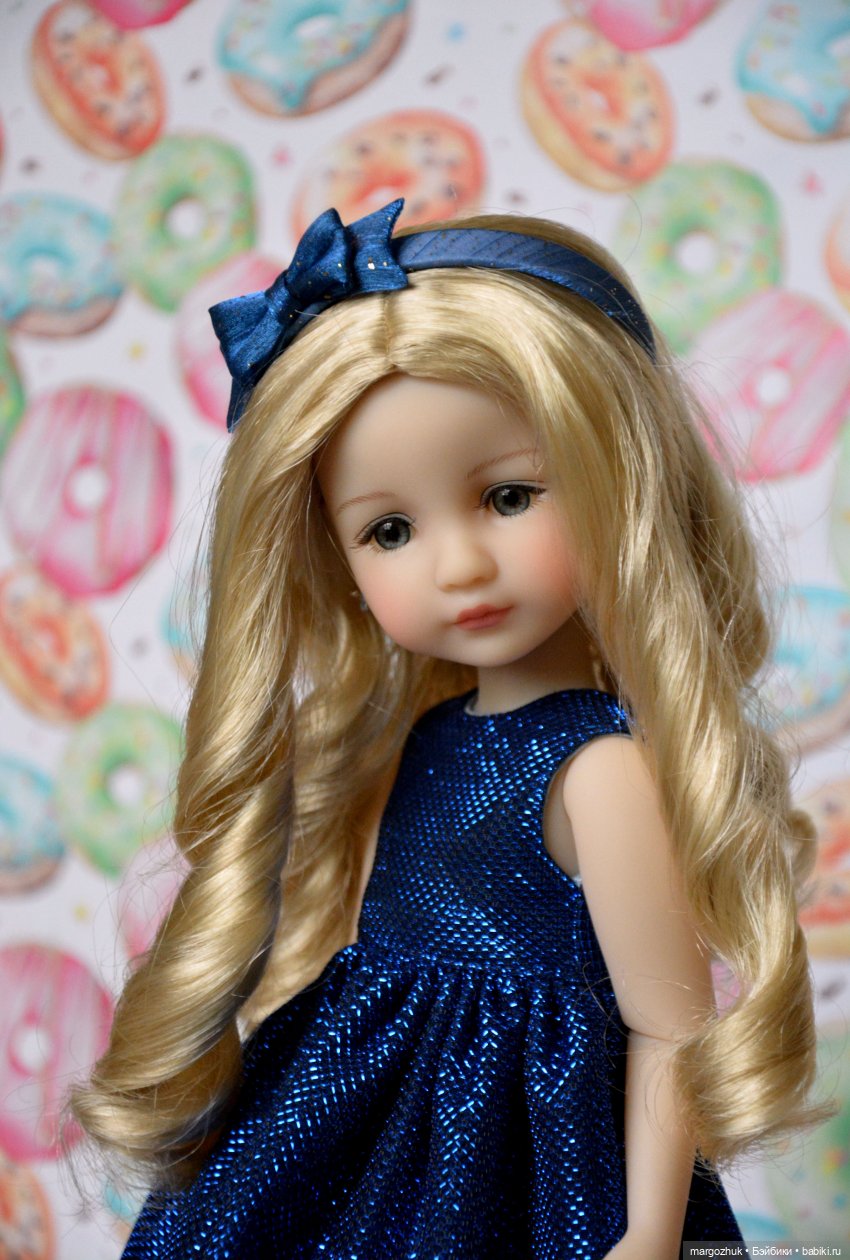 Вероника - девочка с голубыми волосами (фото 8)