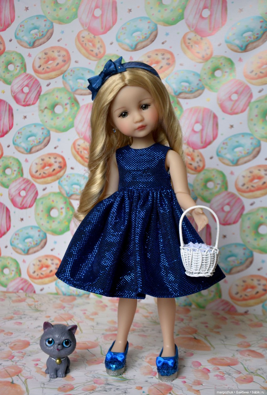 Вероника - девочка с голубыми волосами (фото 5)