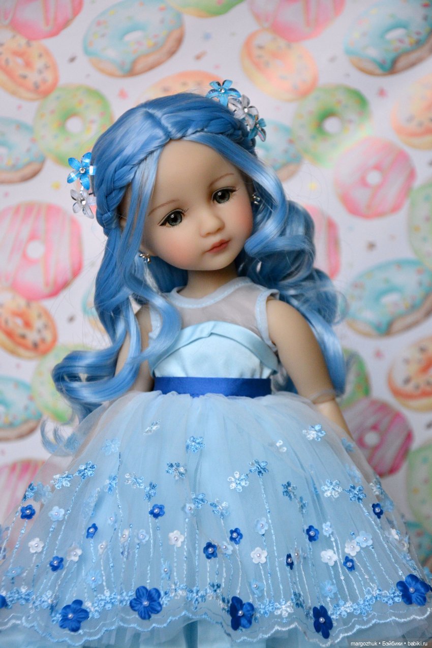 Вероника - девочка с голубыми волосами (фото 2)