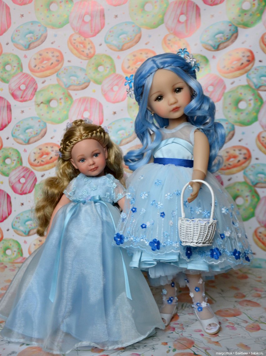 Вероника - девочка с голубыми волосами