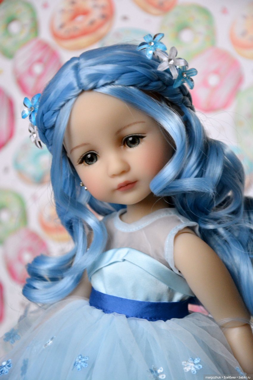 Вероника - девочка с голубыми волосами (фото 3)