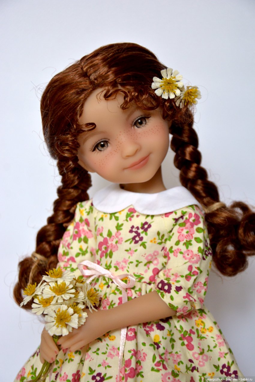 Полина - очарование и скромность