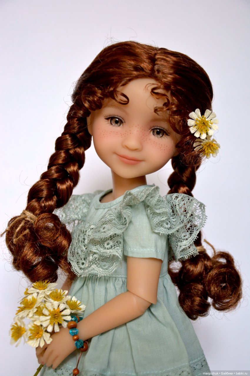 Полина - очарование и скромность