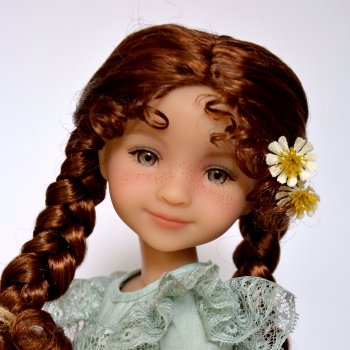 Полина - очарование и скромность