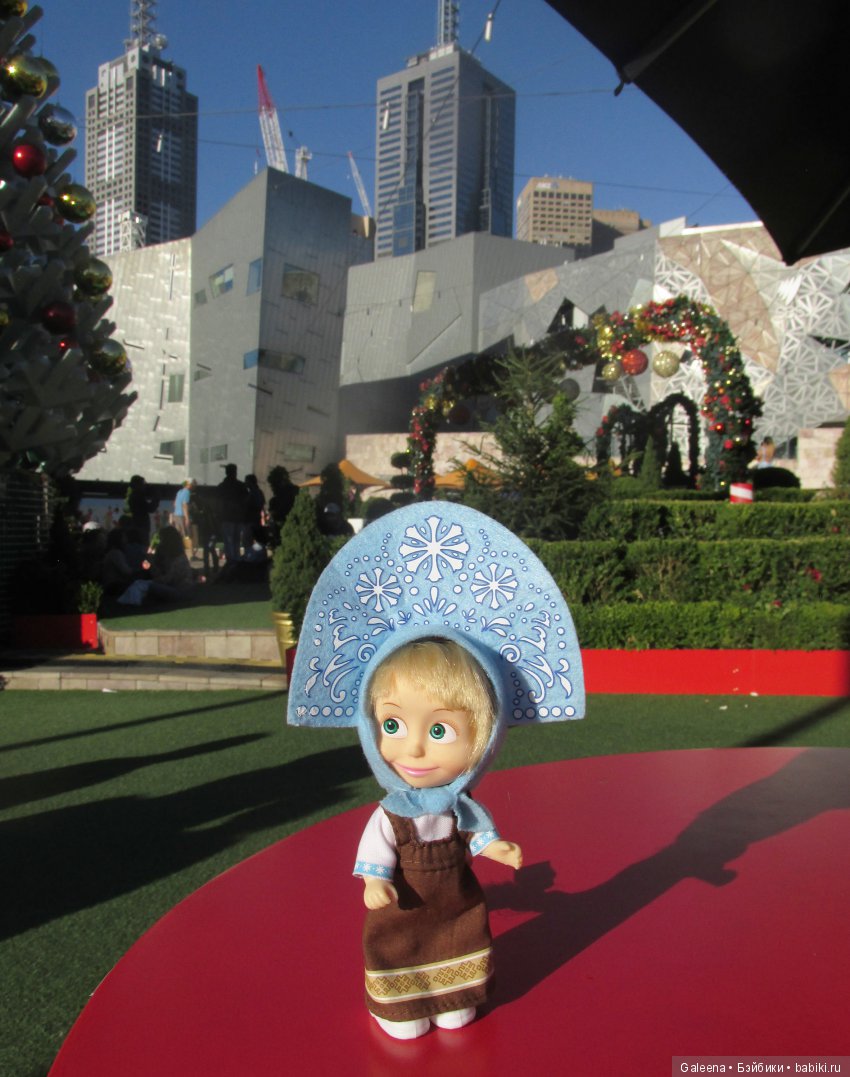 Сити-Луп и ёлки — Куклы Маша и Медведь (Simba): Маша в кармашке