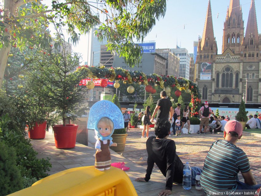 Сити-Луп и ёлки — Куклы Маша и Медведь (Simba): Маша в кармашке