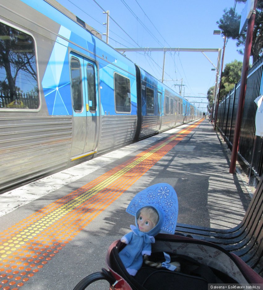 Сити-Луп и ёлки — Куклы Маша и Медведь (Simba): Маша в кармашке (фото 3)