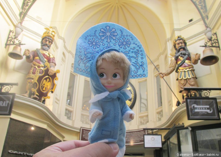 Сити-Луп и ёлки — Куклы Маша и Медведь (Simba): Маша в кармашке