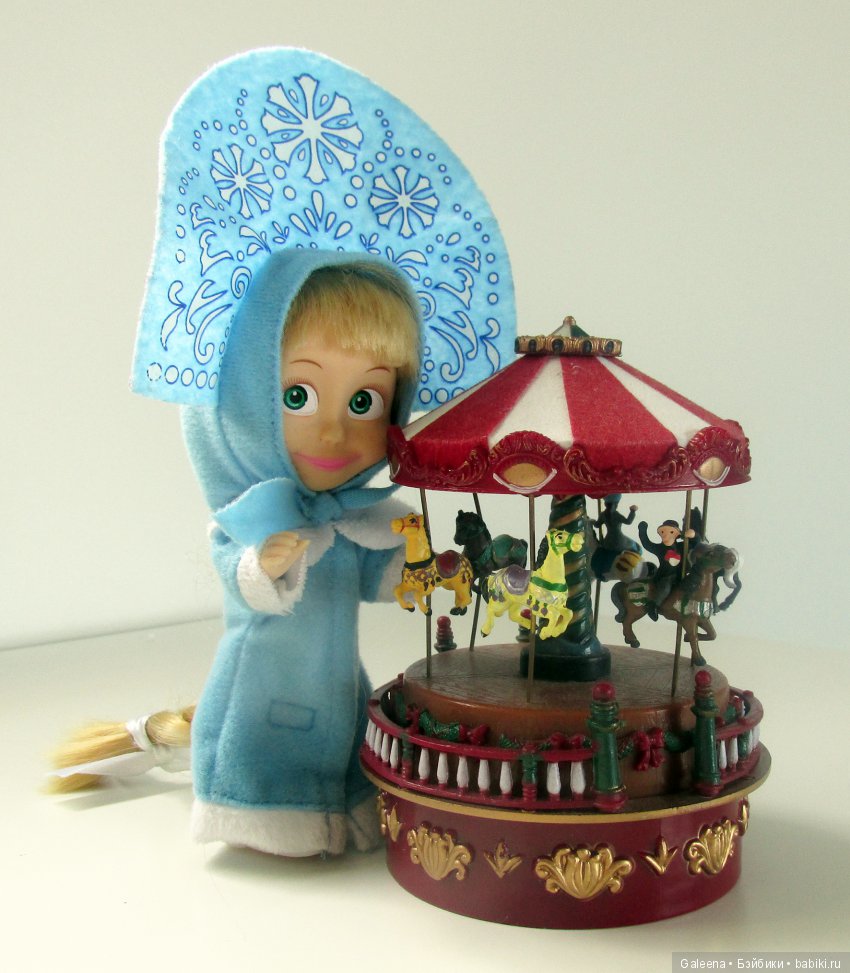 Сити-Луп и ёлки — Куклы Маша и Медведь (Simba): Маша в кармашке