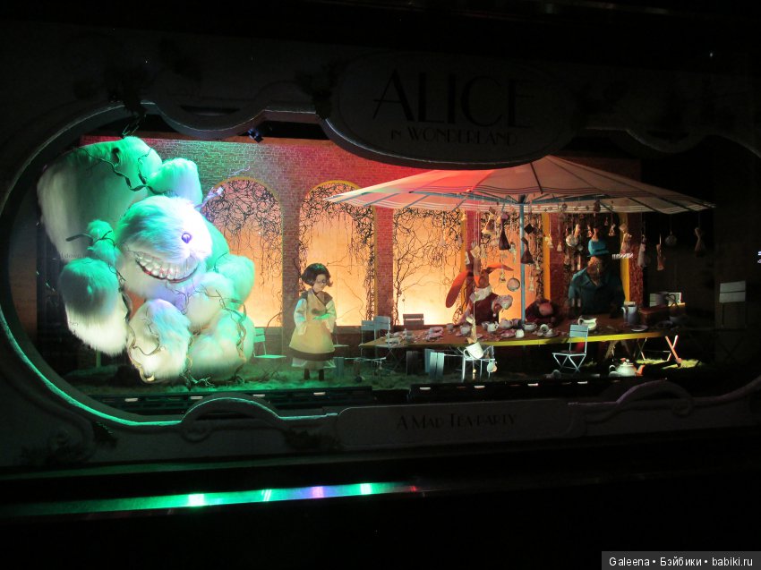 Австралия в январе: Рождественские витрины у «Майера»