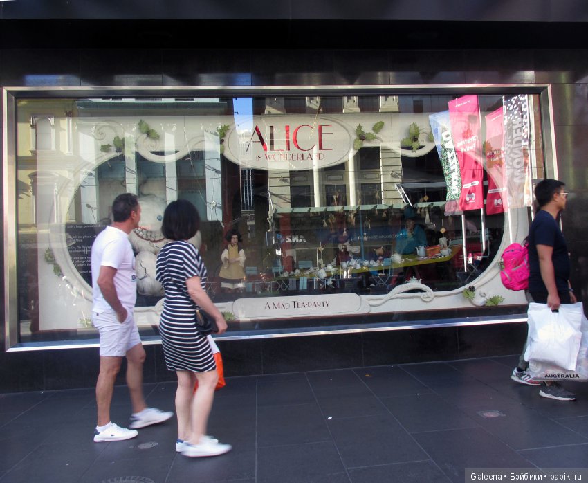 Австралия в январе: Рождественские витрины у «Майера»