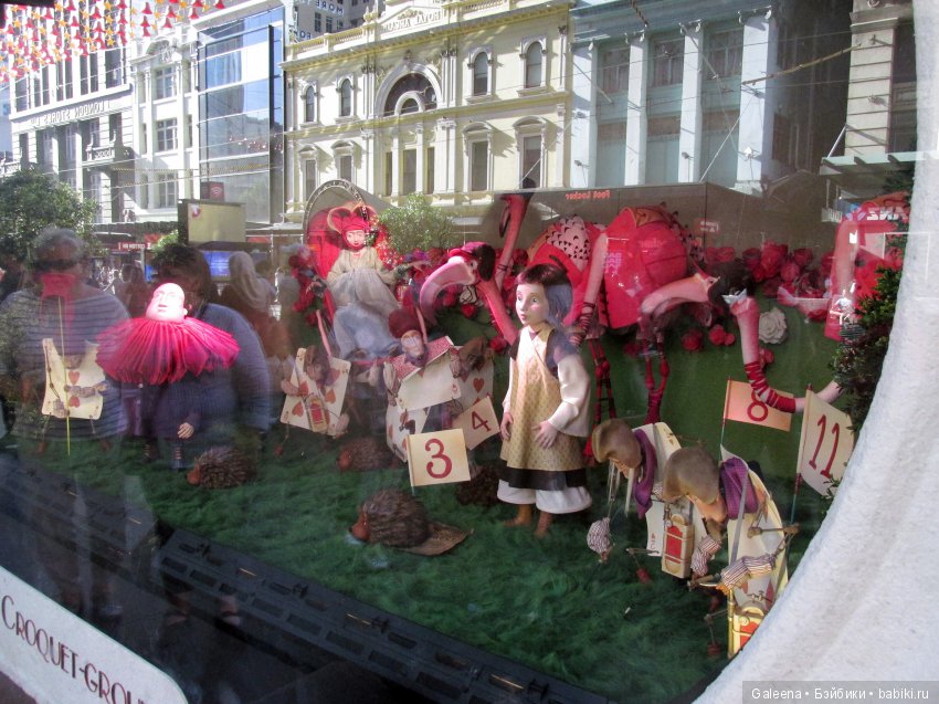 Австралия в январе: Рождественские витрины у «Майера»