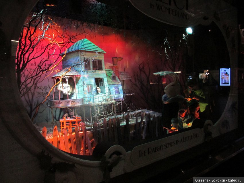 Австралия в январе: Рождественские витрины у «Майера»