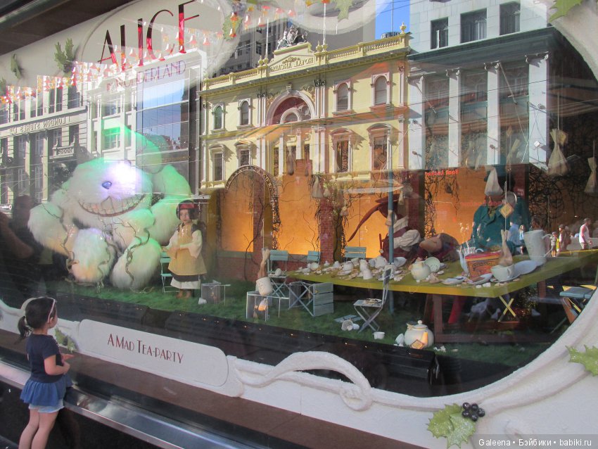 Австралия в январе: Рождественские витрины у «Майера»