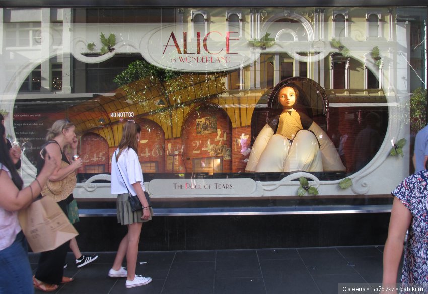 Австралия в январе: Рождественские витрины у «Майера»