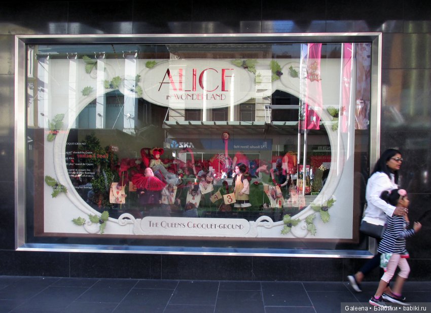 Австралия в январе: Рождественские витрины у «Майера»