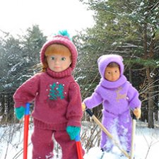 Солнце светит с высоты. Мы на лыжах - я и ты