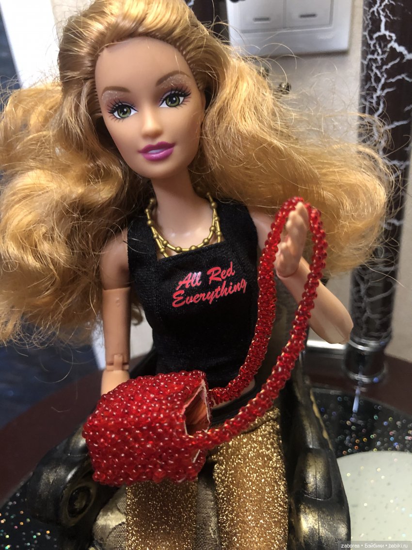 Сумочка из бисера для барби