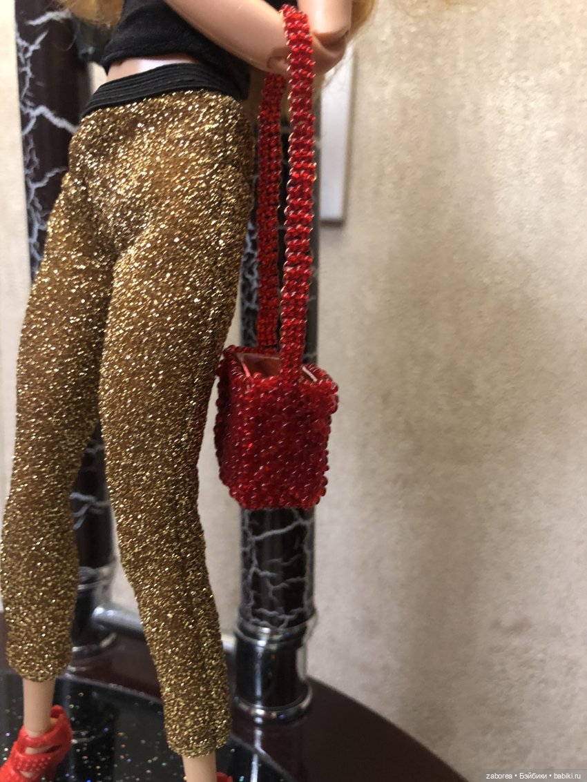 Сумочка из бисера для барби (фото 7)