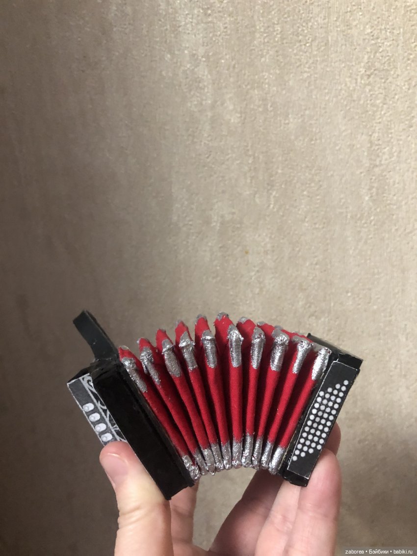 Пост про то, как я делала костюмы и антураж для проекта «Старые песни о главном»