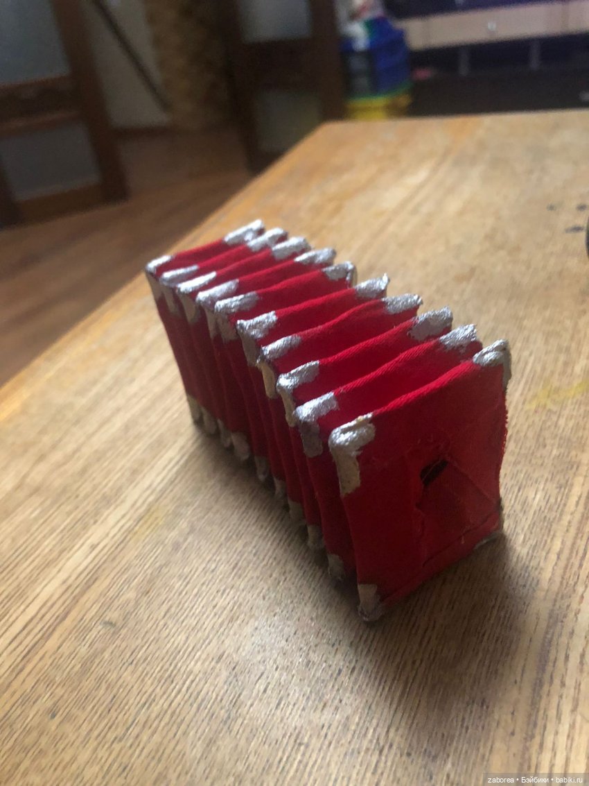 Пост про то, как я делала костюмы и антураж для проекта «Старые песни о главном»