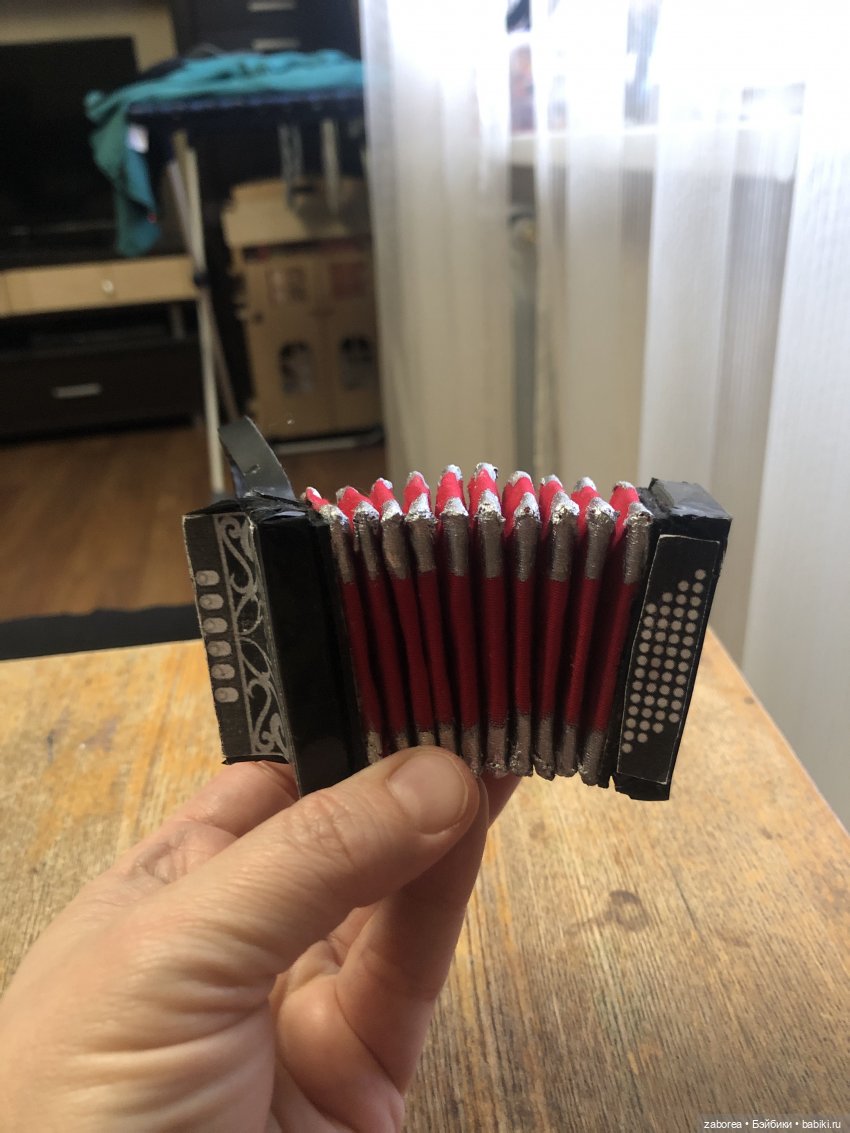 Пост про то, как я делала костюмы и антураж для проекта «Старые песни о главном»