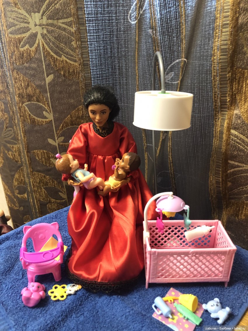 Малыши Barbie под присмотром