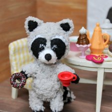 Енотик и вкусняшки. Авторская игрушка Наденьки Богомоловой