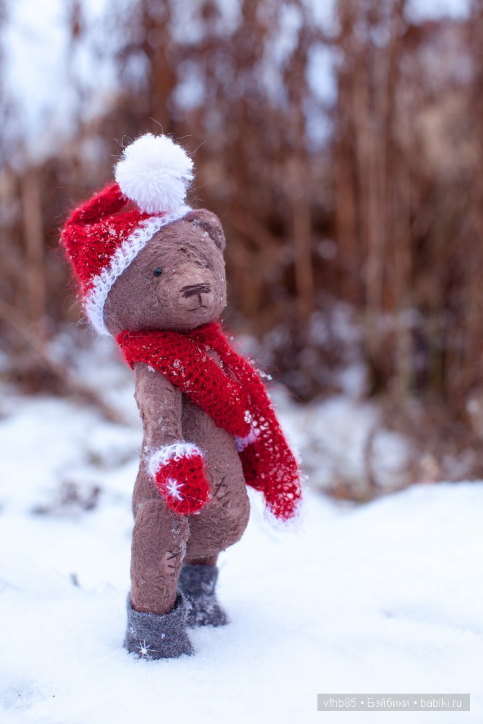 Здравствуйте! Я шью одежду для кукол бжд размером 1/4 и 1/8. А так же мишек тедди. Еще создаю самих мишек тедди =))