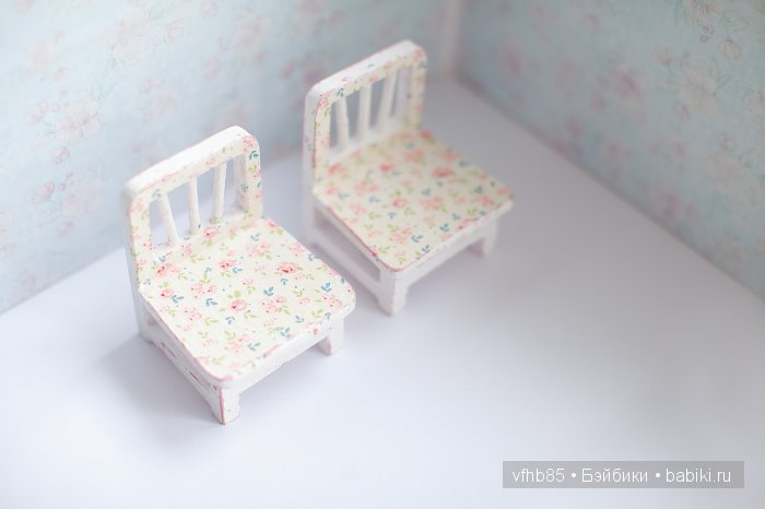 Покрасили стулья на кухне