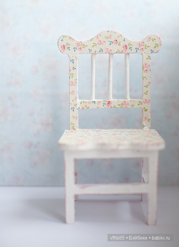 Покрасили стулья на кухне