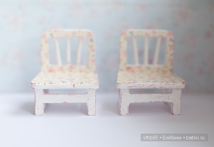 Покрасили стулья на кухне