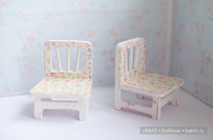 Покрасили стулья на кухне