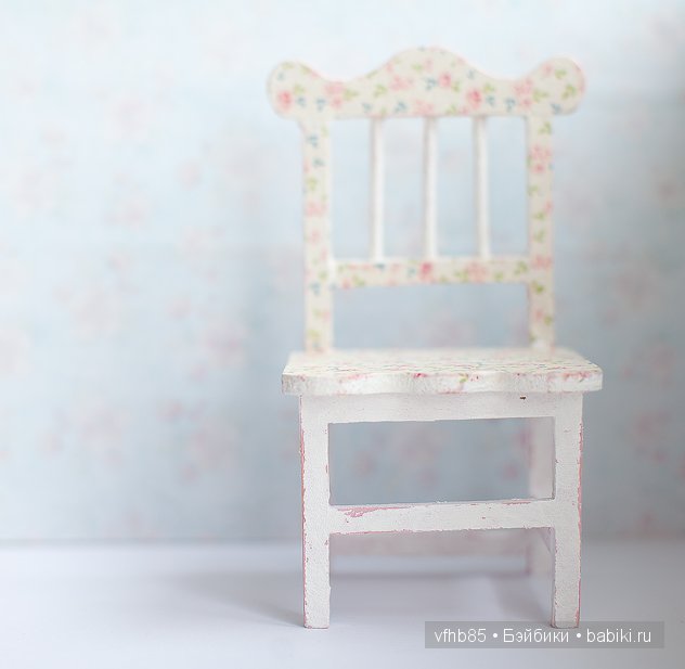 Покрасили стулья на кухне