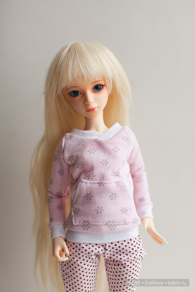 Попросила Хлою примерить одежку