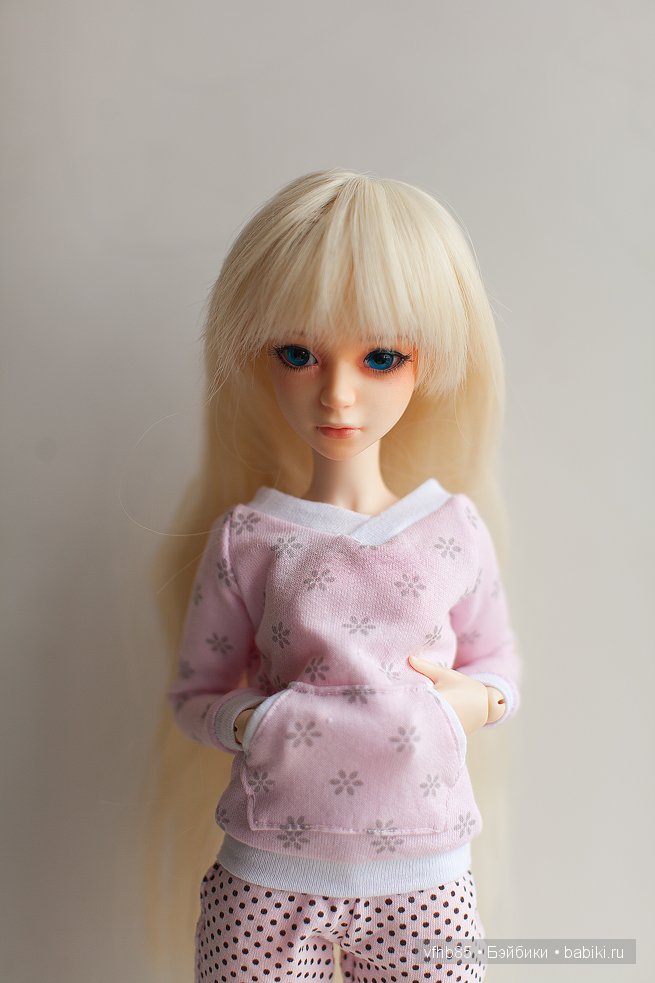 Попросила Хлою примерить одежку