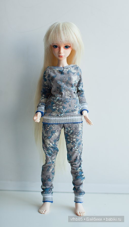 Попросила Хлою примерить одежку