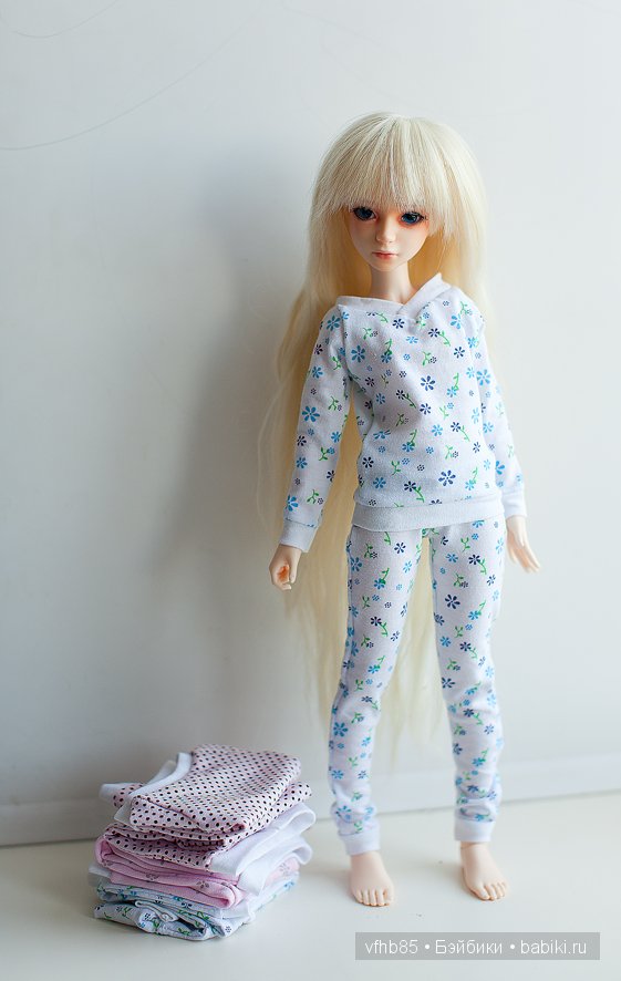 Попросила Хлою примерить одежку