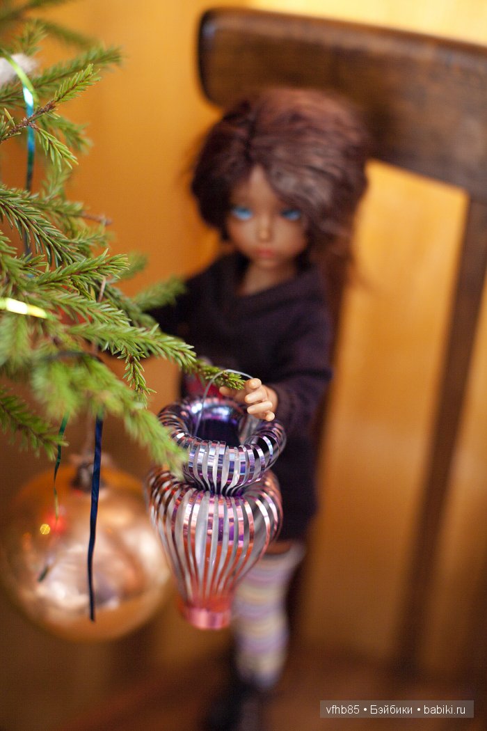 Как сестренки украшали ёлку
